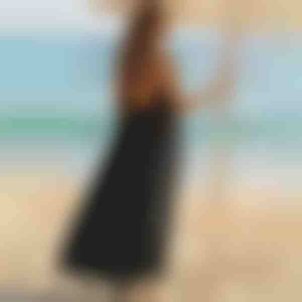 Rückenfreies Kleid mit verstellbaren Trägern | AMOREVA